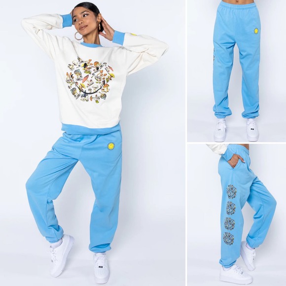 NEW By Samii Ryan Smiley Fantastic Mushrooms Sweatpants Size Small - Picture 1 of 10